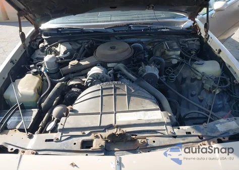 1982 Oldsmobile Cutlass Supreme Brougham z USA, uszkodzony, nr VIN 1G3AM47A6CM477902